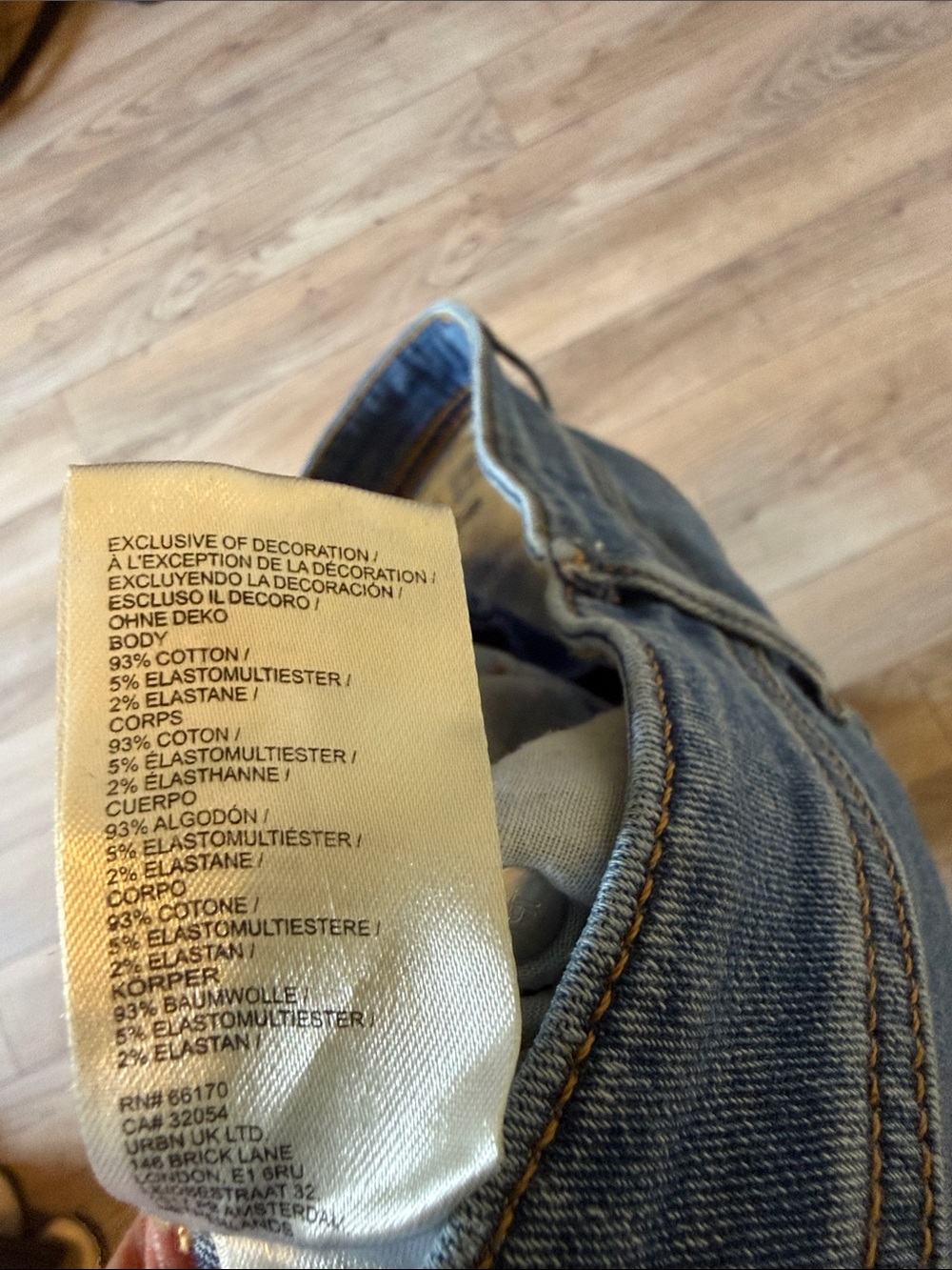 Pilcro slim Boyfriend Jeans in Medium Blue Wash - Picture 9 of 9
